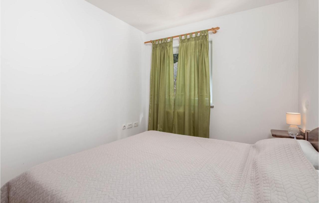 1 Bedroom Cozy Apartment In Icici Bagian luar foto