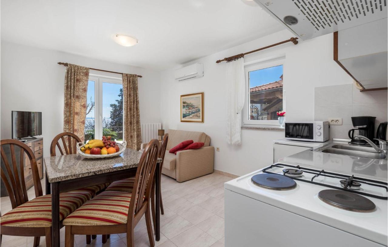 1 Bedroom Cozy Apartment In Icici Bagian luar foto