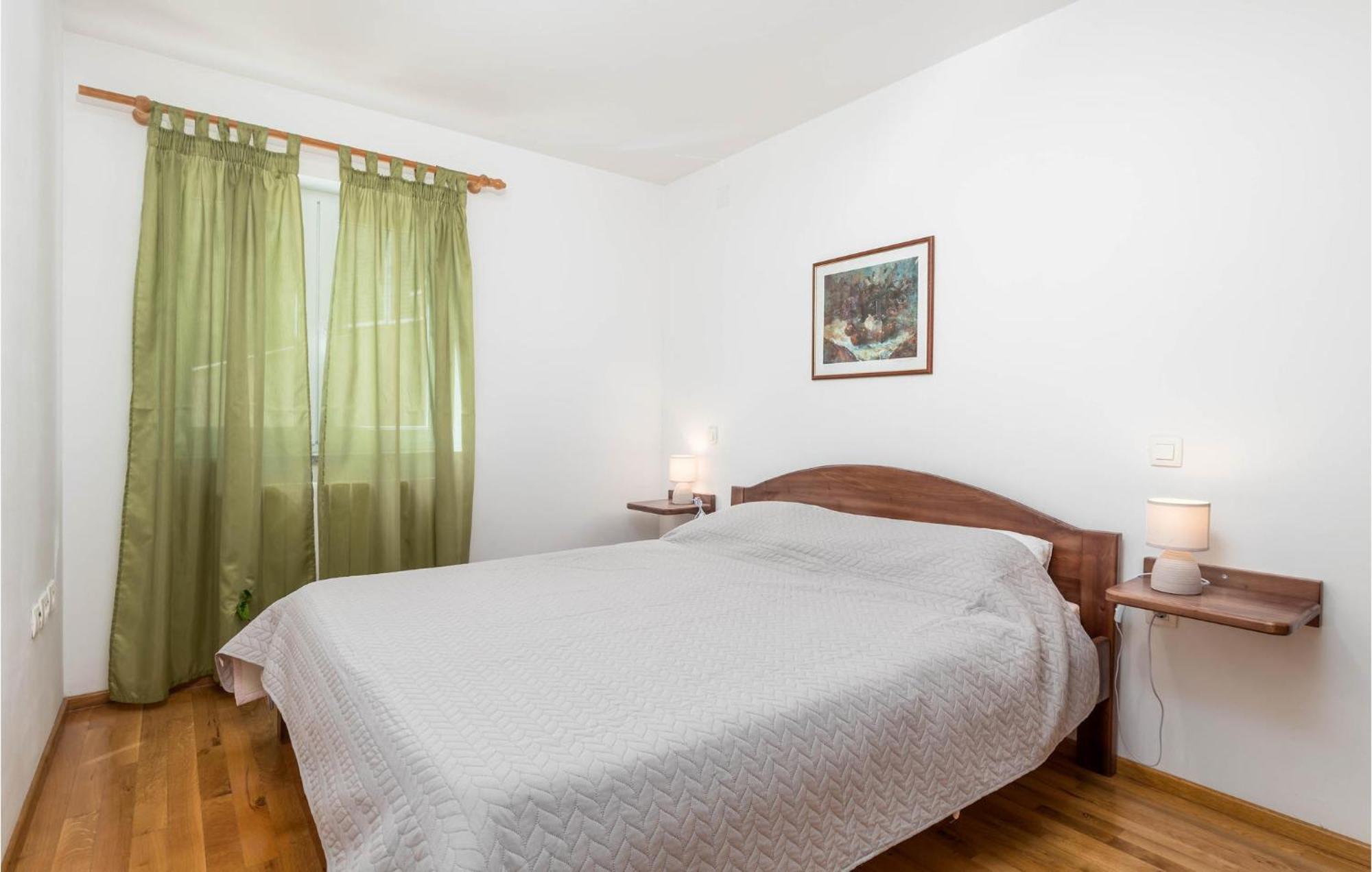 1 Bedroom Cozy Apartment In Icici Bagian luar foto